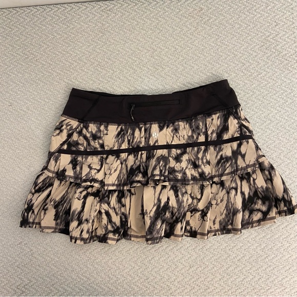 Lululemon Run: Pace Setter Skirt Size 6 - Picture 2 of 8